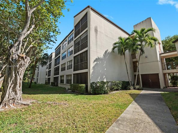 2302 S Cypress Bend Dr 210, Pompano Beach FL 33069