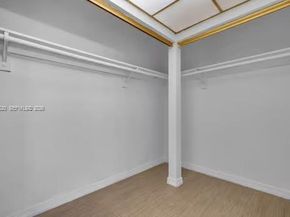 18900 NE 3rd Ct 520, Miami FL 33179