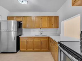 18900 NE 3rd Ct 520, Miami FL 33179