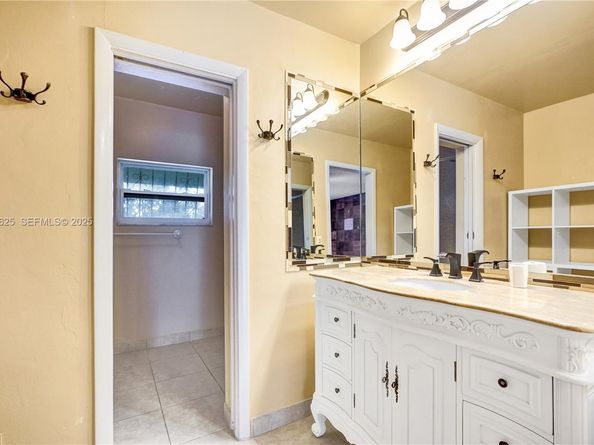 Undisclosed Address #A11924625, North Miami FL 33181