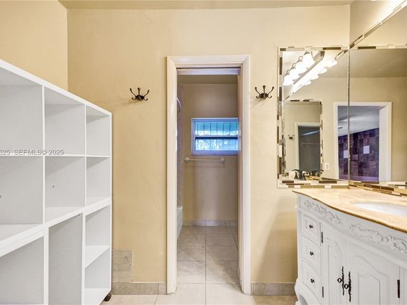 Undisclosed Address #A11924625, North Miami FL 33181