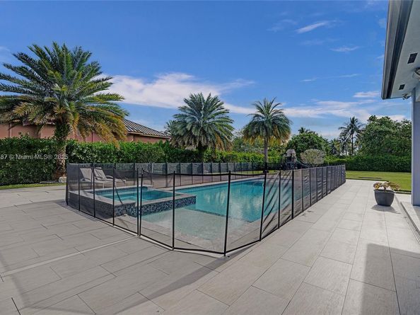411 NW 125th Ave, Miami FL 33182