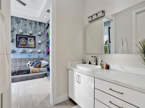 411 NW 125th Ave, Miami FL 33182