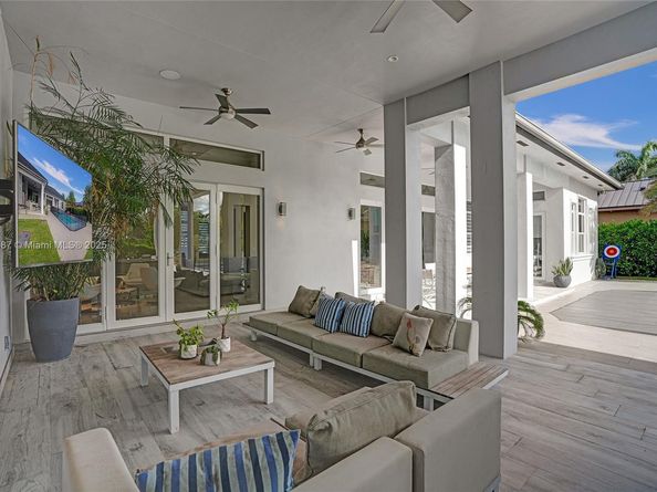 411 NW 125th Ave, Miami FL 33182