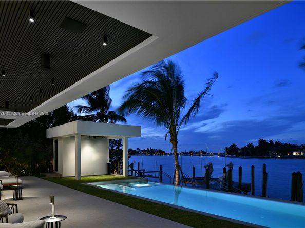 375 N Hibiscus Dr, Miami Beach FL 33139