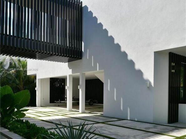 375 N Hibiscus Dr, Miami Beach FL 33139