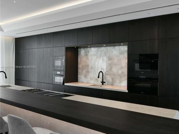 375 N Hibiscus Dr, Miami Beach FL 33139