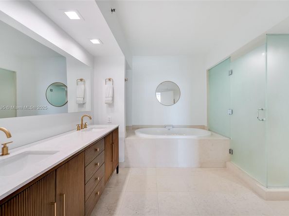 450 Alton Rd 906, Miami Beach FL 33139