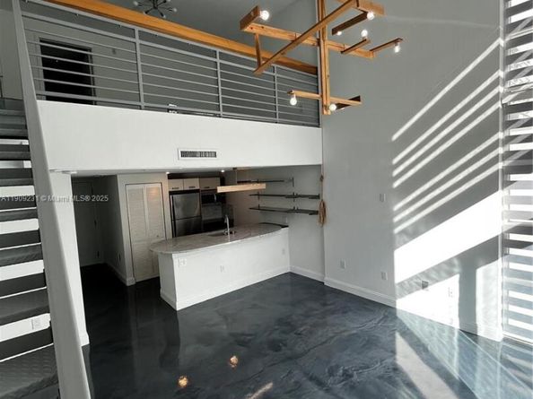 7744 Collins Ave 17, Miami Beach FL 33141