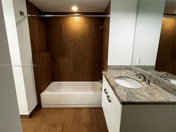 7744 Collins Ave 17, Miami Beach FL 33141