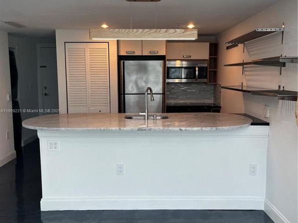 7744 Collins Ave 17, Miami Beach FL 33141