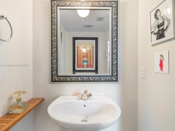 7744 Collins Ave 17, Miami Beach FL 33141