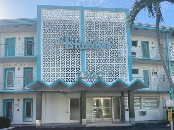 2500 Diana Dr 107, Hallandale Beach FL 33009