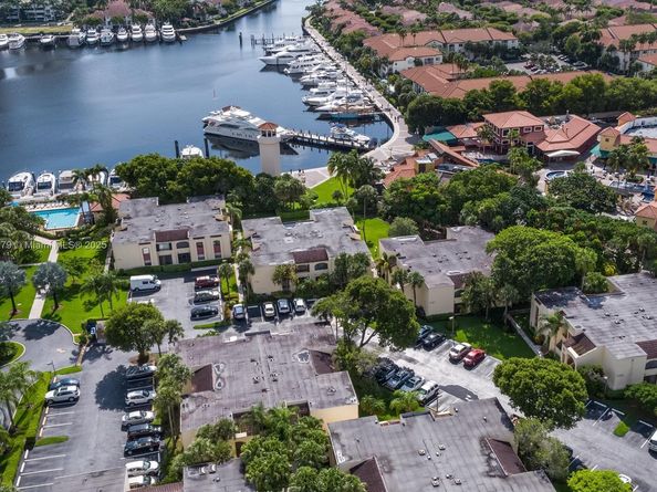 3558 Magellan Cir 132, Aventura FL 33180