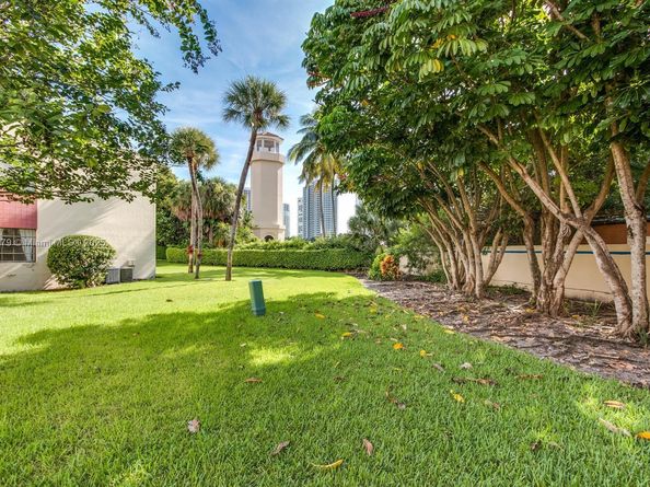 3558 Magellan Cir 132, Aventura FL 33180
