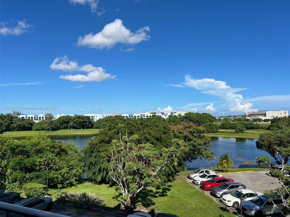 9682 Fontainebleau Blvd 401, Miami FL 33172