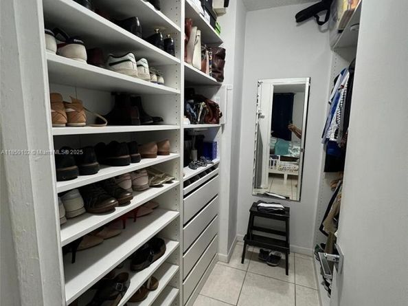 9682 Fontainebleau Blvd 401, Miami FL 33172