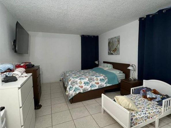 9682 Fontainebleau Blvd 401, Miami FL 33172