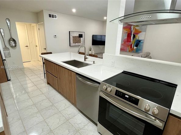 2200 S Ocean Dr N307, Hollywood FL 33019