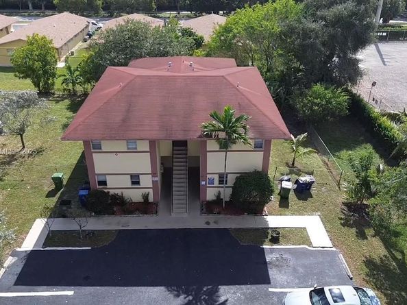 825 SW 10th St, Hallandale Beach FL 33009