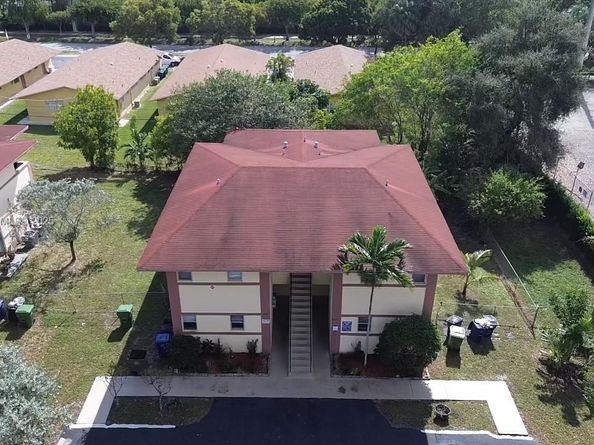 825 SW 10th St, Hallandale Beach FL 33009