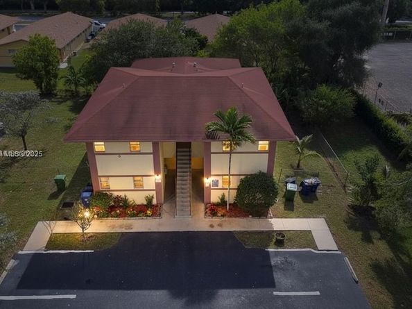 825 SW 10th St, Hallandale Beach FL 33009