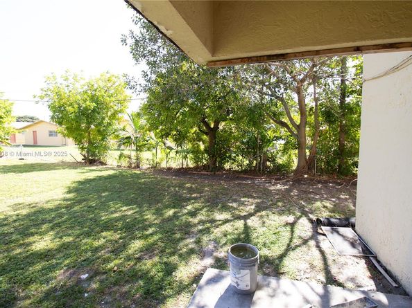 825 SW 10th St, Hallandale Beach FL 33009