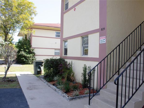 825 SW 10th St, Hallandale Beach FL 33009