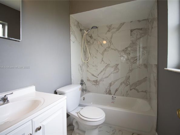 825 SW 10th St, Hallandale Beach FL 33009