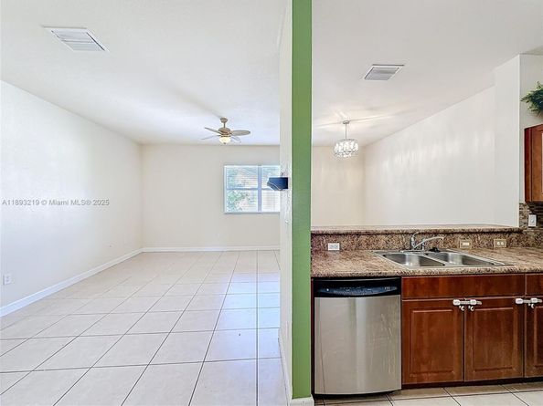 2935 SE 1st Dr 21, Homestead FL 33033