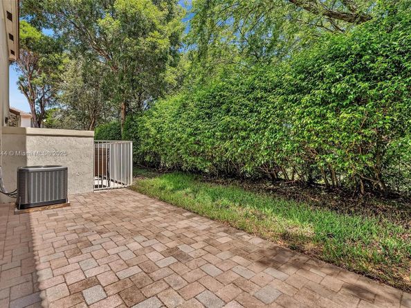 1915 NW 79th Ter, Pembroke Pines FL 33024