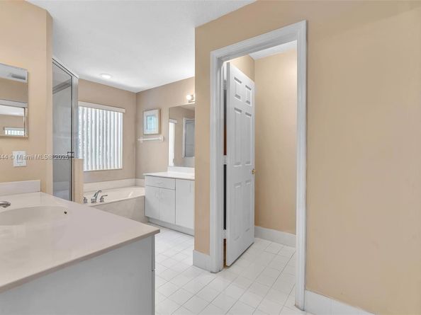 1915 NW 79th Ter, Pembroke Pines FL 33024