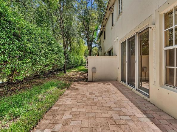 1915 NW 79th Ter, Pembroke Pines FL 33024