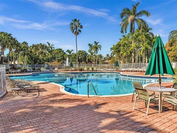 1915 NW 79th Ter, Pembroke Pines FL 33024
