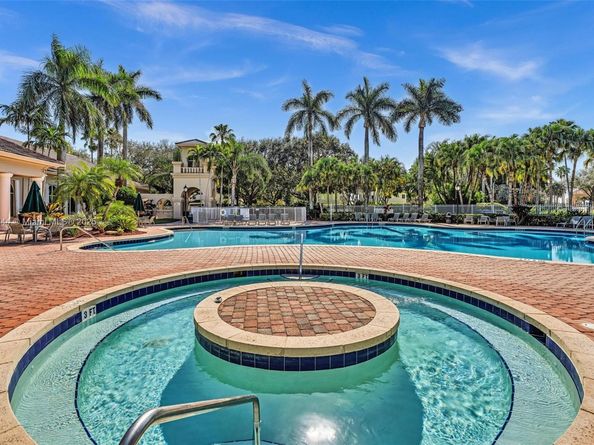1915 NW 79th Ter, Pembroke Pines FL 33024