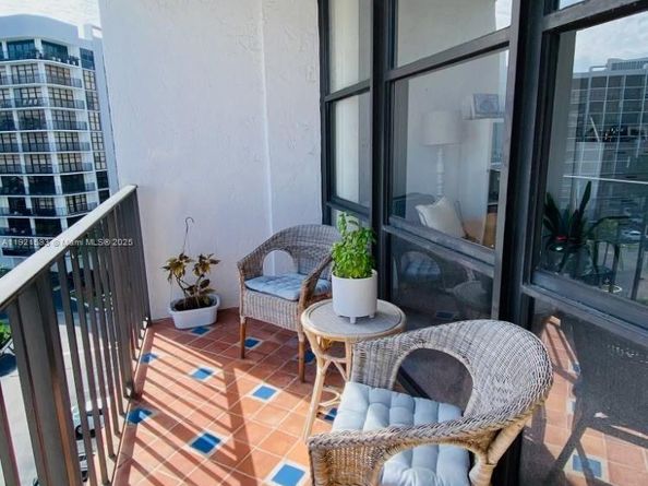 800 Parkview Dr 726, Hallandale Beach FL 33009