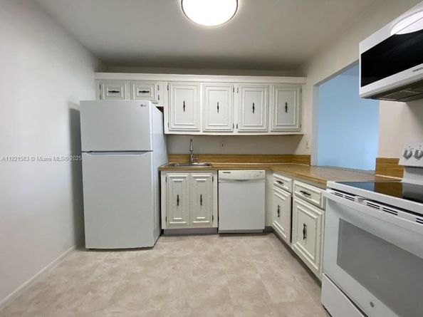 800 Parkview Dr 726, Hallandale Beach FL 33009