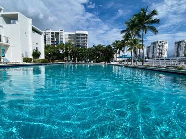 800 Parkview Dr 726, Hallandale Beach FL 33009