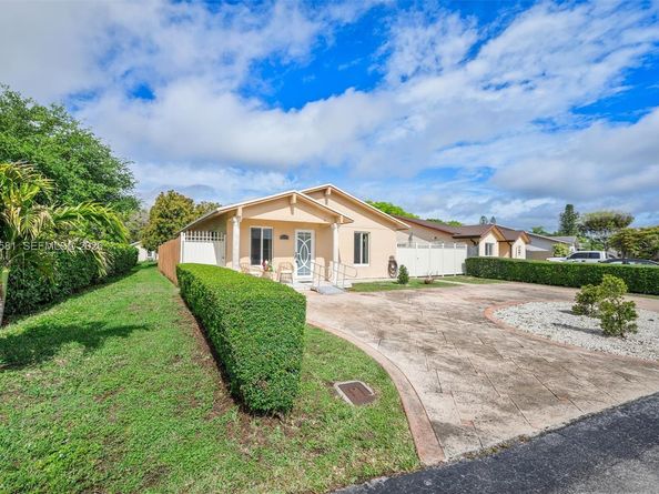 4218 SW 138th Ct, Miami FL 33175