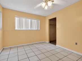 20731 NE 4th Pl 104, Miami FL 33179