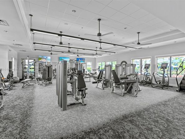 2434 Primrose Pl, Oakland Park FL 33309