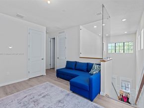 2434 Primrose Pl, Oakland Park FL 33309