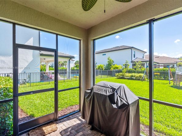 2434 Primrose Pl, Oakland Park FL 33309