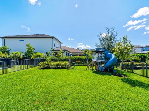 2434 Primrose Pl, Oakland Park FL 33309