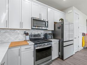 2434 Primrose Pl, Oakland Park FL 33309