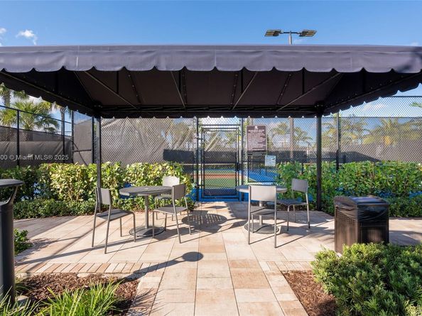 2434 Primrose Pl, Oakland Park FL 33309