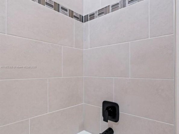 2434 Primrose Pl, Oakland Park FL 33309