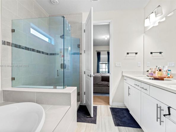 2434 Primrose Pl, Oakland Park FL 33309