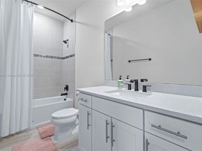 2434 Primrose Pl, Oakland Park FL 33309