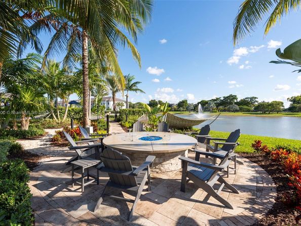 2434 Primrose Pl, Oakland Park FL 33309